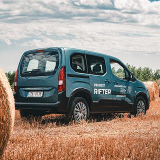 Peugeot Rifter, ideální parťák pro rodiny i pro vaše podnikání. 👍 Vhod jistě přijde velký zavazadlový prostor, možnost 7...